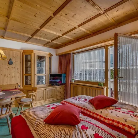 Seefeld Alpin - Gemuetliche Tiroler Stube Appartement
