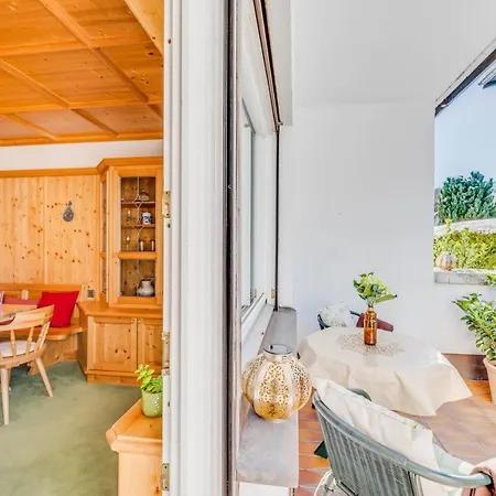 Seefeld Alpin - Gemuetliche Tiroler Stube Daire Seefeld in Tirol